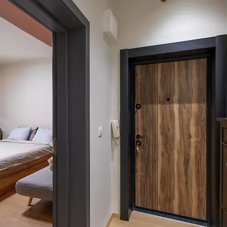 Center Gem - 5 Guests فارنا