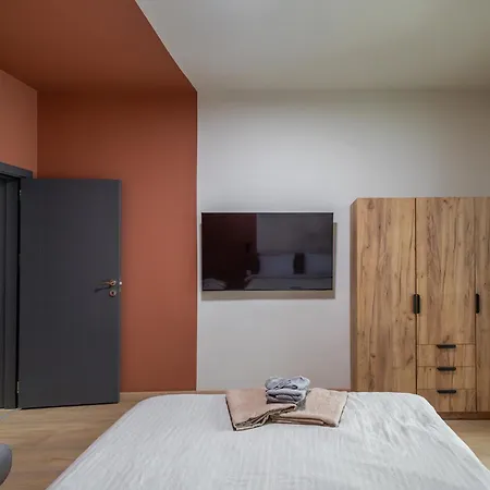 Center Gem - 5 Guests فارنا