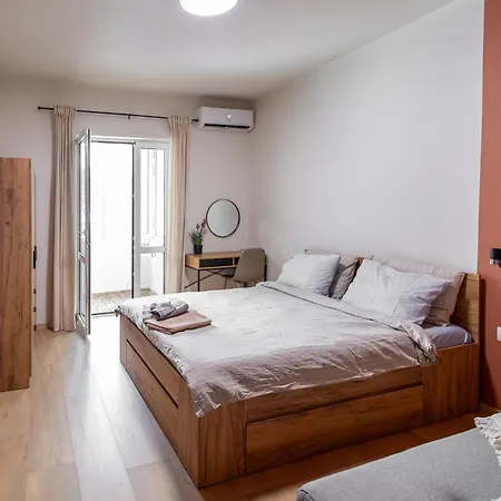 Center Gem - 5 Guests Apartman